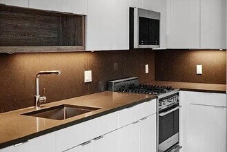 70 W 37th St in New York, NY - Building Photo - Building Photo