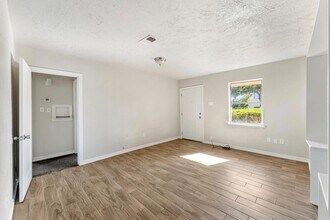 4637 Carmen St in Houston, TX - Building Photo - Building Photo