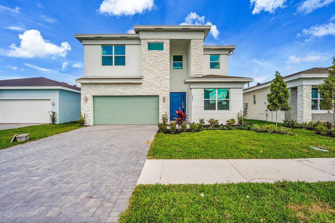 1966 Wandering Willow Wy in Westlake, FL - Building Photo