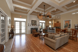 The Pines at Warrington in Pensacola, FL - Foto de edificio - Interior Photo