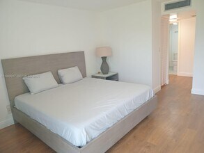 20400 W Country Club Dr in Aventura, FL - Building Photo - Building Photo