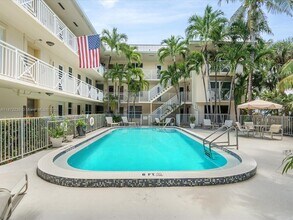 255 Sunrise Dr in Key Biscayne, FL - Building Photo - Building Photo