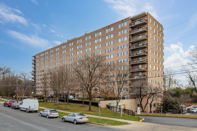 Park Sutton Condominiums in Silver Spring, MD - Building Photo - Building Photo