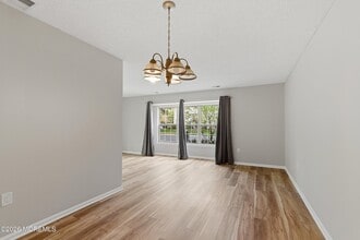 5 Whistler Dr in Freehold, NJ - Building Photo - Building Photo
