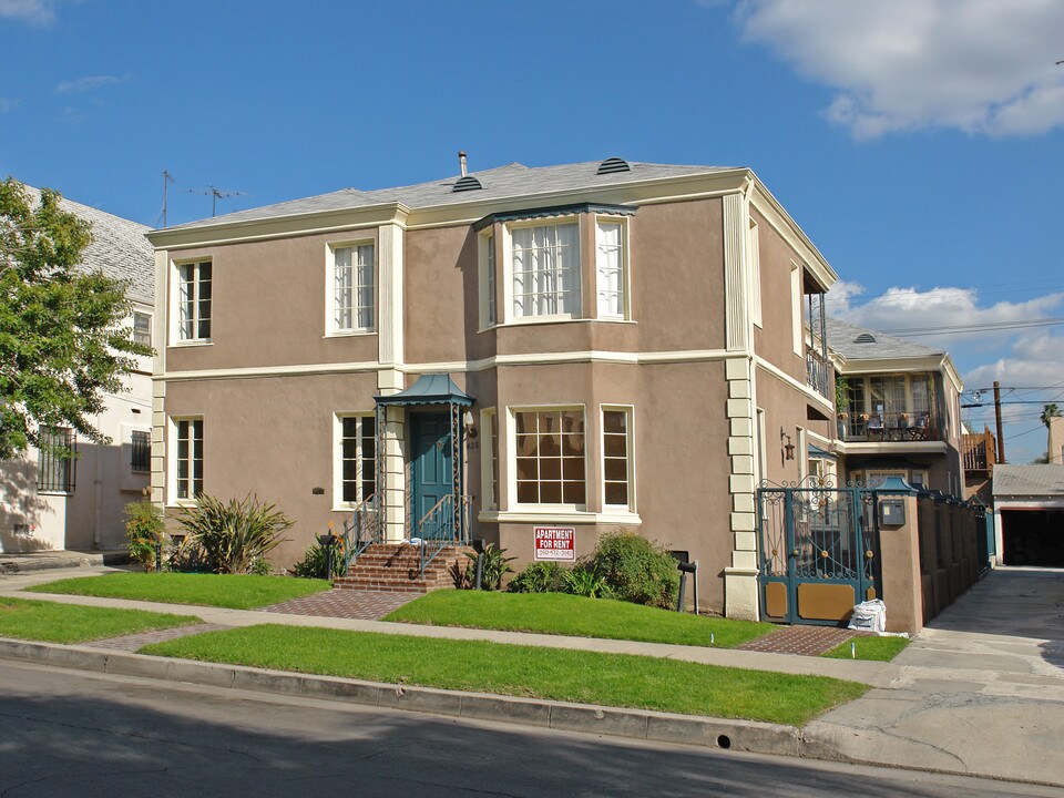 428 N Sierra Bonita Ave in Los Angeles, CA - Foto de edificio