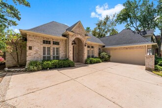 18 S Buck Ridge in Spring, TX - Foto de edificio - Building Photo