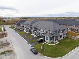 8 Bovey St in Whitby, ON - Building Photo