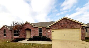 5102 Braddock in Arlington, TX - Building Photo