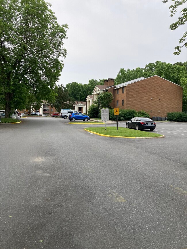4002 Governors Sq, Unit 4002-6 Governors Sq in Williamsburg, VA - Building Photo - Building Photo