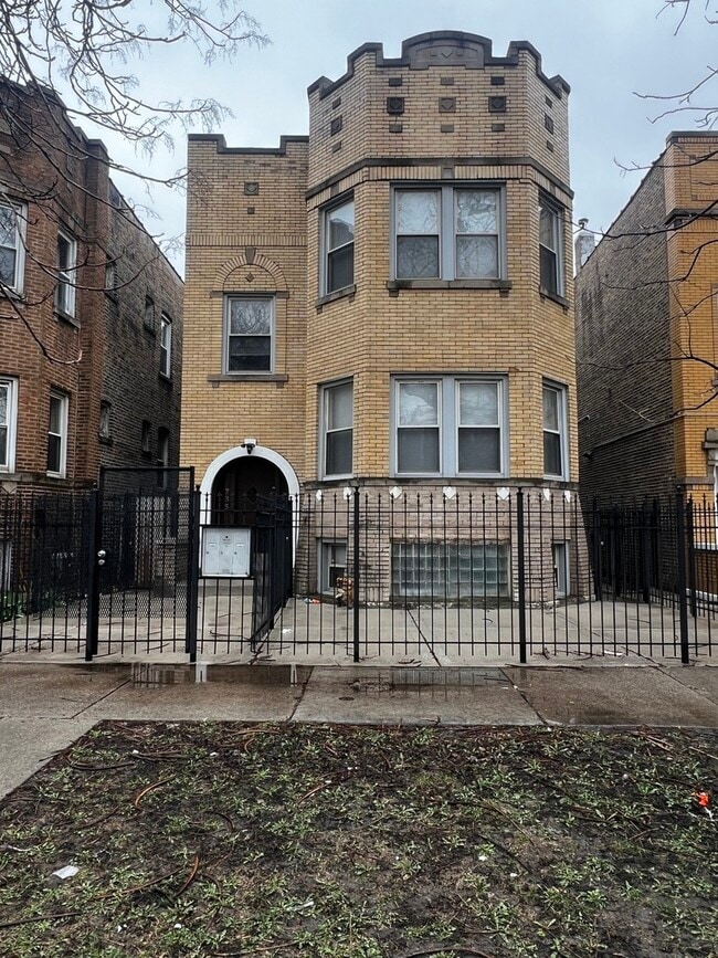 property at 735 N Hamlin Ave