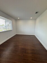 904 E Tiffany Dr in West Palm Beach, FL - Foto de edificio - Building Photo