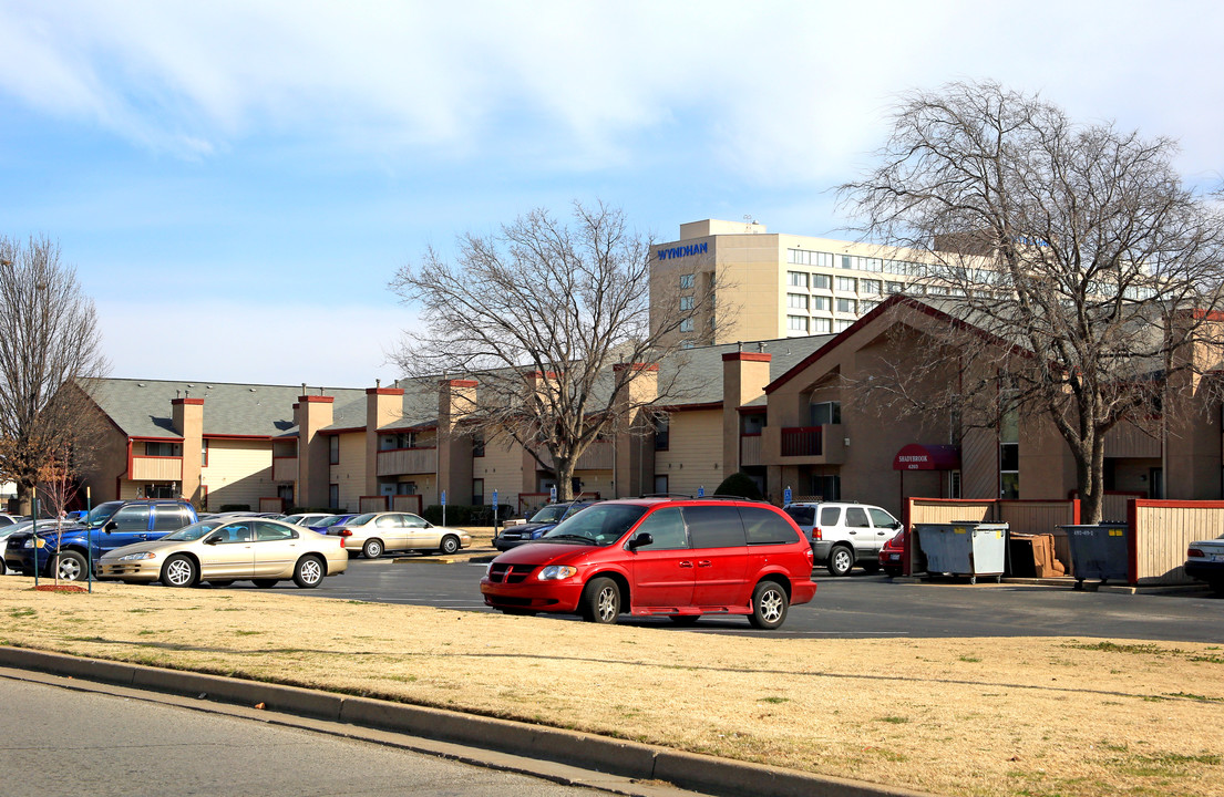 Oak Tree Village in Tulsa, OK - Building Photo