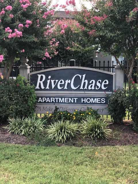 Riverchase Apartments in Nashville, TN - Building Photo