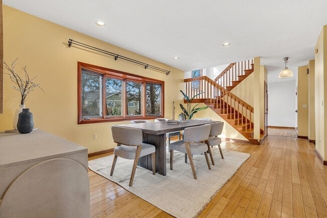 16 Carthay Cir in Newton, MA - Building Photo - Building Photo