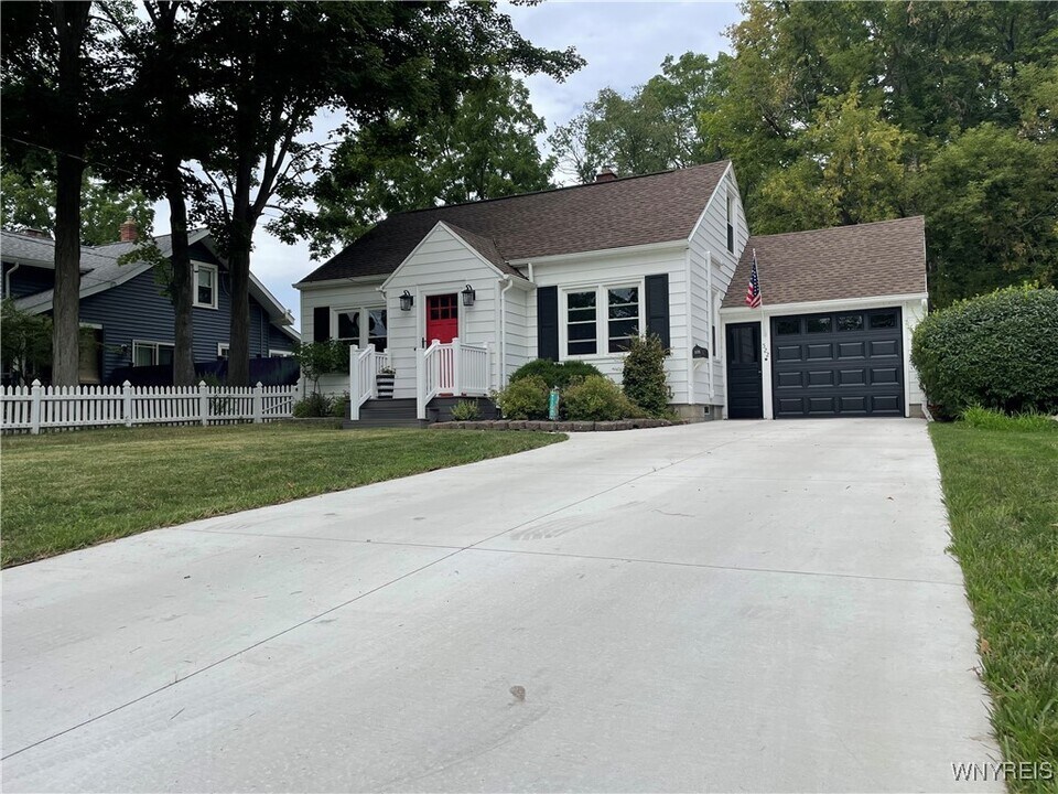 522 South St in East Aurora, NY - Building Photo