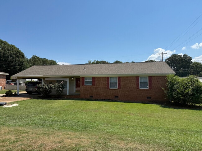437 S Wilson Dam Rd in Florence, AL - Foto de edificio - Building Photo