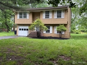 5 Pelmont Pl in Piscataway, NJ - Building Photo - Building Photo