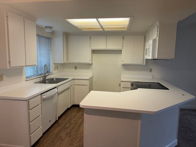 1693 Arlington Ct in Turlock, CA - Building Photo - Building Photo