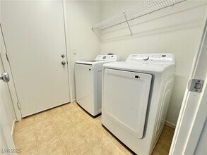 2882 Culloden Ave in Henderson, NV - Building Photo - Building Photo