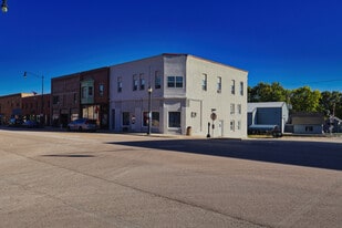 105 E Lincoln Ave in Hinckley, IL - Building Photo