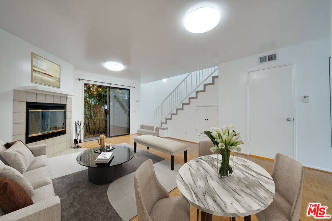 2453 Chelsea Pl in Santa Monica, CA - Building Photo