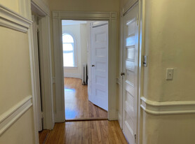 2 Ware St, Unit 401 in Cambridge, MA - Building Photo - Building Photo