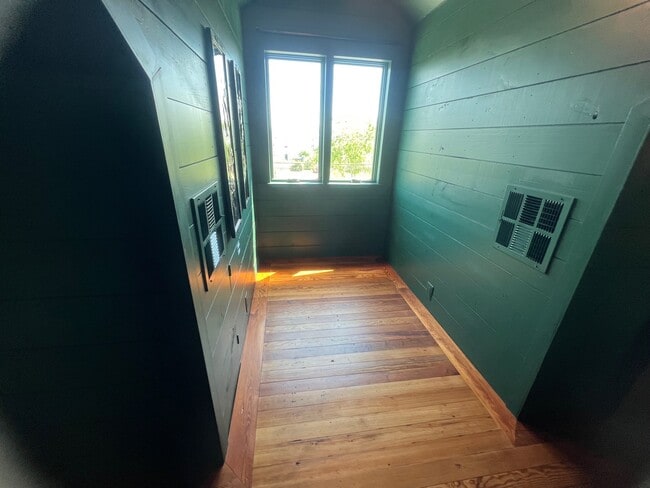 property at 618 Bayridge Rd