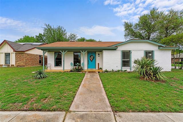 6573 Ridglea Dr in Watauga, TX - Building Photo