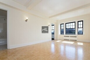 Christopher Street, Unit 14H in New York, NY - Building Photo