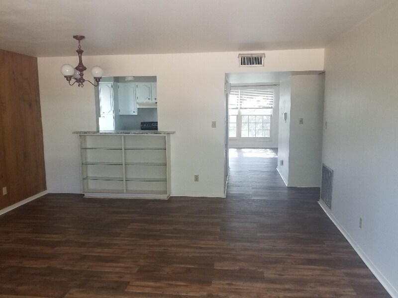 2902 Airport Rd in Colorado Springs, CO - Building Photo