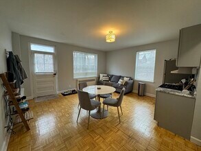 42 Dean Rd, Unit T2 in Brookline, MA - Building Photo - Building Photo