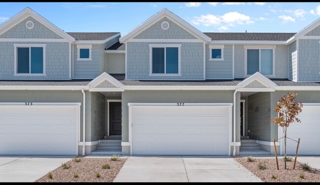 property at 487 N Scuttlebutt Ln
