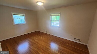 1906 Birch Rd in McLean, VA - Building Photo - Building Photo