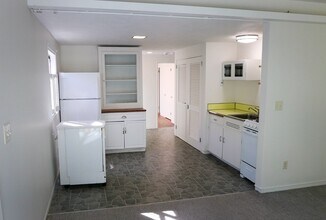 583 Gay St in Westwood, MA - Building Photo - Building Photo