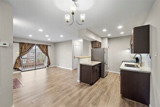 2750 Holly Hall St in Houston, TX - Building Photo - Building Photo