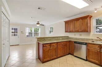 348 W Robert E Lee Blvd in New Orleans, LA - Building Photo - Building Photo