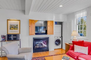 252r High St, Unit SI ID1045448P in Newburyport, MA - Building Photo