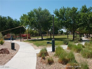 528 Round Reign Ave in North Las Vegas, NV - Building Photo - Building Photo