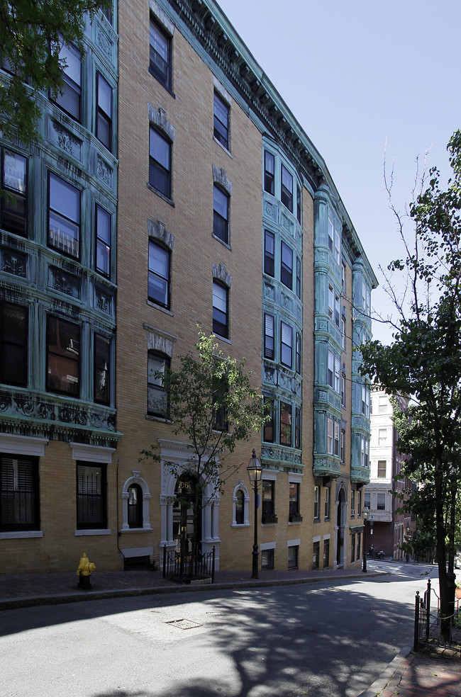 108 Myrtle St in Boston, MA - Foto de edificio - Building Photo