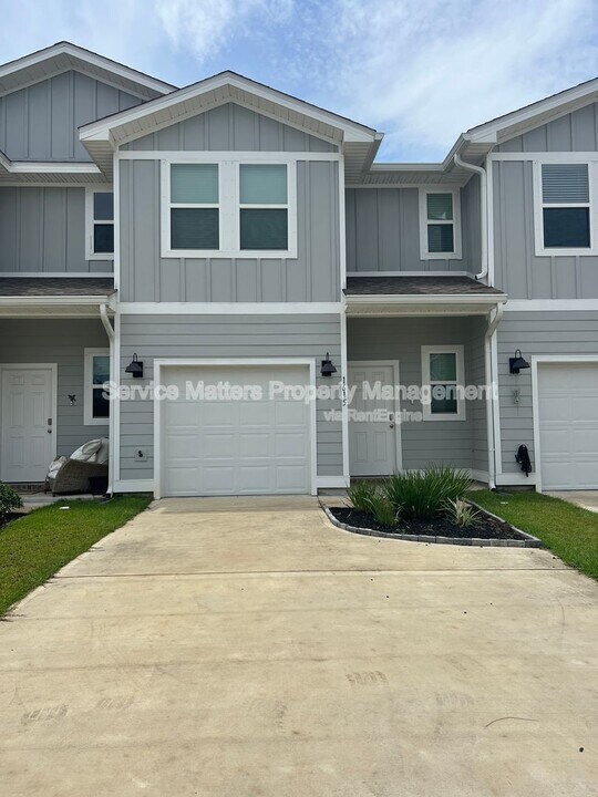 1615 Iroquois Ct in Pensacola, FL - Building Photo