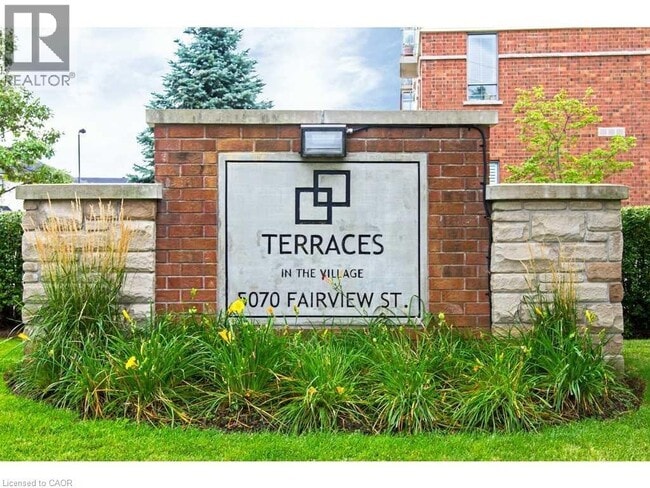 5070 Fairview St in Burlington, ON - Building Photo - Building Photo