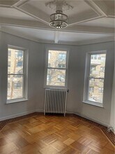 5 E 10th St in Brooklyn, NY - Foto de edificio - Building Photo