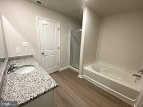 130 Bloomsbury St in Falling Waters, WV - Building Photo - Building Photo