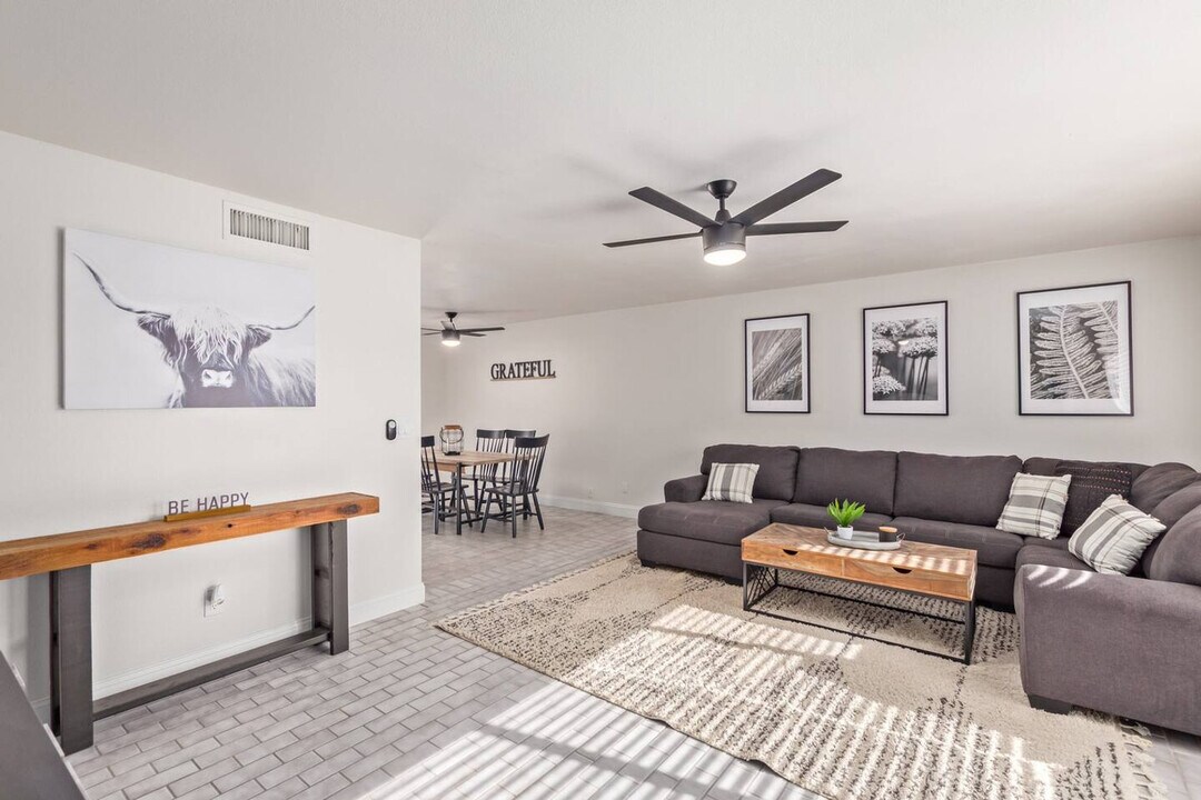 114 W Hunter St in Mesa, AZ - Building Photo