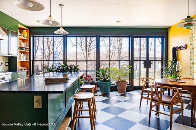 5 Fairview Ave in Chatham, NY - Building Photo - Building Photo