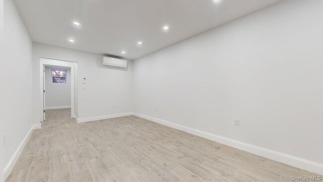 72-17 66th Pl in Queens, NY - Building Photo - Building Photo