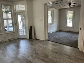 512 W Michigan Ave, Unit D in Marshall, MI - Building Photo - Building Photo