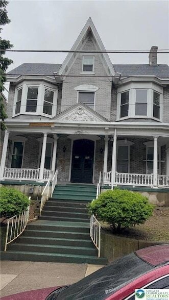 property at 220 N 4th St