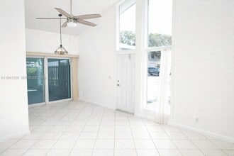 7441 W Sunrise Blvd in Plantation, FL - Building Photo - Building Photo