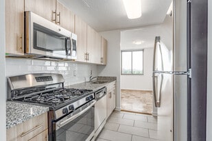 The Seasons Apartments in Bethesda, MD - Building Photo